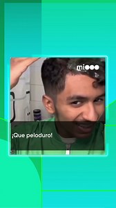 Un jóven quiso grabar un tutorial de cómo peinarse para subirlo a Tik Tok, ya que varios usuarios se lo consultaban. Sin embargo, se excedió con la cantidad de cera para el cabello y el resultado no fue el esperado. | Telefe Rosario