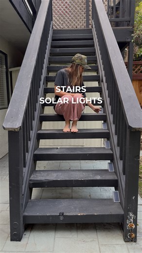 SHAYNA ALNWICK on Instagram: "LOOK how cool these solar lights are! 🤯 Comment “STAIRS” and I’ll send you the link to these!!! 🔗 #solarlights #amazonmusthave #homehack #lighting #easydiy"