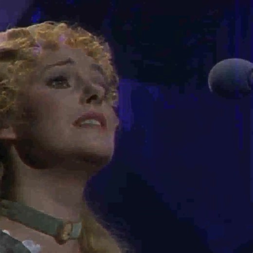 Remember the amazing 10th anniversary concert of LES MISÉRABLES? Ruthie Henshall @ruthiehenshallofficial — who plays the diva Dorothy Brock in our tap-tacular production of 42nd STREET — played Fantine alongside the legendary Colm Wilkinson and Lea Salonga. Who can forget her heartbreaking performance? And that voice that’s like BUTTAH!?! Catch Ruthie Henshall in 42nd STREET at the Princess of Wales Theatre now through January 21 only! Tickets at https://tr.ee/42ndStreet #42ndStreetTO ----------