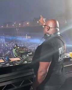 Carl Cox playing 'Born Slippy' to 10,000 ravers on Brighton Beach 🥹 | On The Beach UK