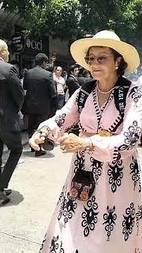 El toque de las castañuelas, un sonido muy bonito.