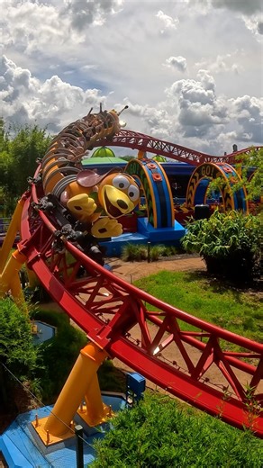 🐶 SLINKY DOG DASH 🎢 #slinkydogdash #shorts #slinkydog #hollywoodstudios #shortvideo #coaster #ride