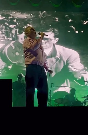 I traveled to a mystical time zone… Morrissey live at The O2 in London, England on February 28, 2026. 🇬🇧❤️ The Smiths 📹: video courtesy of basia ~ #morrissey #thesmiths #london #o2london #morrisseytour2026 | We Are Mozzerians