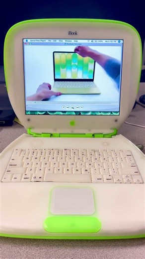 Playing a MacBook Neo Ad on an iBook Clamshell🤯