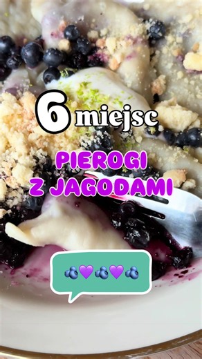Pierogi z jagodami🥟🫐💜 📍 Wódka Gessler na Widelcu 📍 Sour Deli 📍 U Kresowiaka 📍 Przegryź 📍 Perełka 📍 Żona Krawca Kocham pierogi. A pierogi z jagodami to jest już inna pierogowa galaktyka. Muszę się najeść na cały rok. 👌🏻 W każdym z tych miejsc zjecie smacznie. W każdym jest inaczej🌸 Have fun! #foodbywarsaw #warsawlovers #warsaw #warszawa #warsawfood pierogi jagody