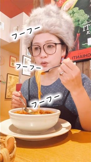 ガーリック🧄の効いたシーフードトマトスープのパスタです✨オイルも多めだからとにかく全然冷めない！悶絶しながら食べました💜美味しかったぁーー！#shorts #アラ還 #モッパン #パスタ