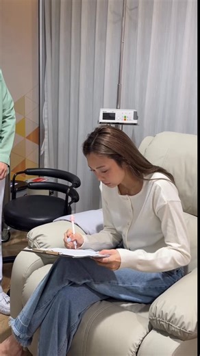 MNSP on Instagram: "ให้ของขวัญปีใหม่นะตัวเอง 💪🏼🎁 #PhyathaiHospital #AllYouCanCheck"