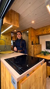 🚐 On termine le Van Tour… et pas des moindres ! Dernière partie de ce Van Tour du Fiat Ducato L4H2, où on vous montre tout ce qui fait la différence au quotidien 👌 👉 l’extérieur du van, 👉 la soute ultra fonctionnelle, 👉 toute la partie technique (élec, eau, rangements), 👉 et ces petits détails qu’on ne voit pas toujours… mais qui changent tout à l’usage. #VanTour #VanAménagé #DucatoL4H2 #VanLifeFrance #FourgonAménagé VanSurMesure AtelierVanwoodCampers 🚐✨ | Atelier Vanwood Campers