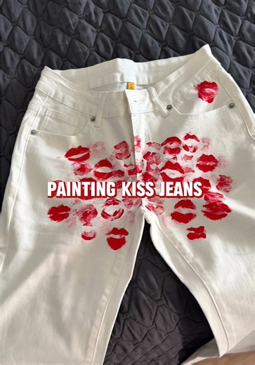 Creative Kiss Mark Jeans DIY Tutorial