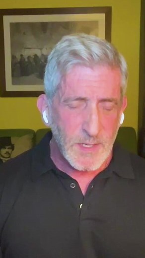 NEW this week! 🧠💥 Pathologist Dr. Neil Theise shares his “theory of everything” with us, from the illusion that humans are separate individual beings and the scientific explanation of mysticism to the importance of microbiomes and why we can’t live forever no matter what we do. Dr. Theise opens up about his mother’s metaphysical experience with talking to dead people, his depression that stemmed from coming to terms with his sexuality, and the impact of being a child of Holocaust survivors. He