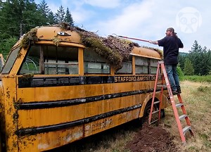 26K views · 124 reactions | Cleaning an abandoned school bus Partner: Country Boy Gas Garage YT: https://www.youtube.com/c/CountryBoyGasGarage | Genius Panda | Facebook