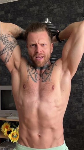 Jestli chcete VELKÉ RUCE, tak potřebujete velký TRICEPS a žádné výmluvy !