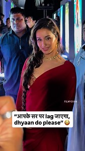 Oops, Shraddha gets mobbed by the crowd. 😳 | Filmygyan Viral