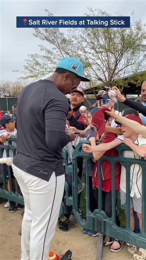 10K views · 51 reactions | Spring training games are underway across the Valley this weekend! Did you know: Fans can still try to get to the ballpark early and get autographs and pictures with the players! #Dbacks #mlb #sports #springtraining #Arizona #ABC15 #SRF #ThingsToDo  Nicole Gutierrez | ABC15 Arizona | Facebook