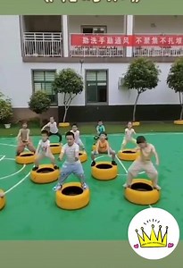 Diversas brincadeiras para trabalharmos coordenação motora, equilíbrio, lateralidade, concentração e atenção! Crédito no vídeo. Apostila com 177 jogos e brincadeiras e materiais para alfabetização, você encontra no Link 👇 http://www.atividadesdeensino.ctcin.bio | Aprendendo para Ensinar