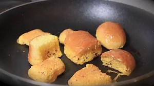 French toast… made from hot dog buns? WHAT?! Watch, and then get the recipe -> http://bit.ly/1NM1ur9 | Hungry Girl
