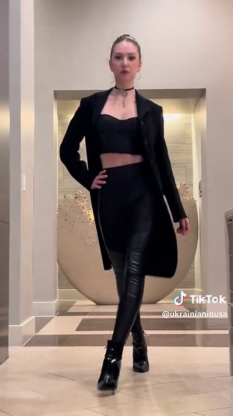 Exploring Iconic Runway Walks and Influential Models