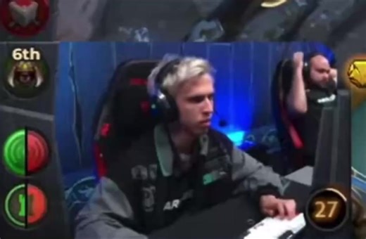 the perfect example of how strong Secretlab desks are 😍 | OG