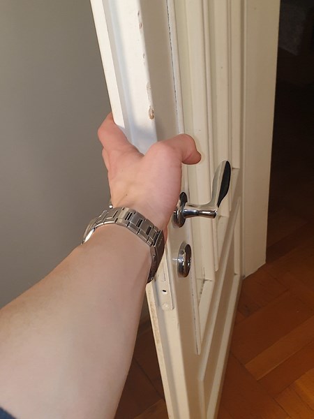 Closy- The automatic door closer 👌 | water bottle method door closer