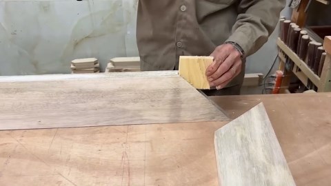 The Art of Crafting a Coffee Table – From Wood Shaping to Meticulous Hand Carving and Finishing