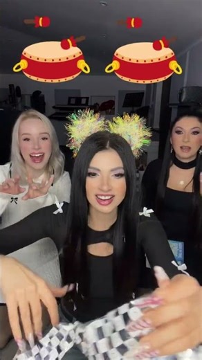 I received “Head in the Clouds” from Secret Santa💚see also the girls: @alexamakeupbeauty @blossom...