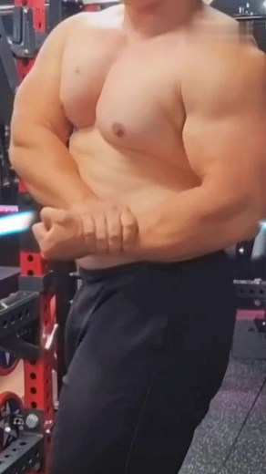 Muscle Hero #bodybuilder #hunk #flexing