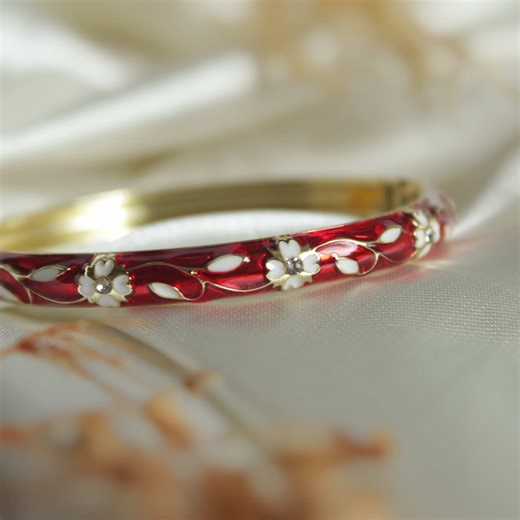 Charming Floral Dresses for a Shabby Chic Look