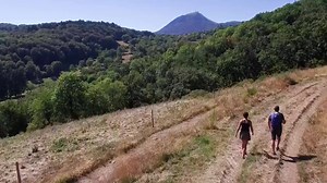 Des volcans en France ? 😍 Venez les découvrir, c'est en Auvergne ! | Auvergne Tourisme