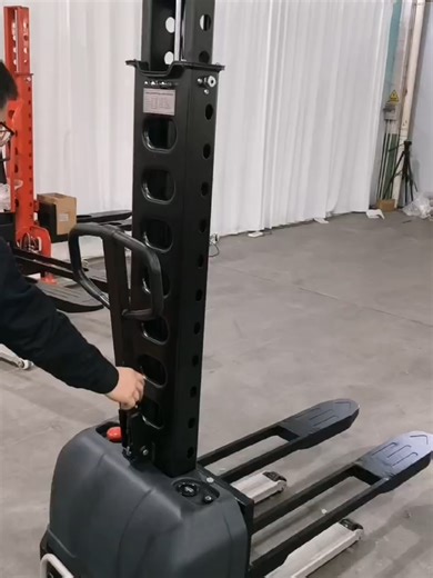 Factory-specific lithium battery electric forklifts, best price, high-efficiency warehouse lifts, height 3-7 meters.#forklift #forklifts #machine #electricforklift #mechine #machinery #dieselforklift