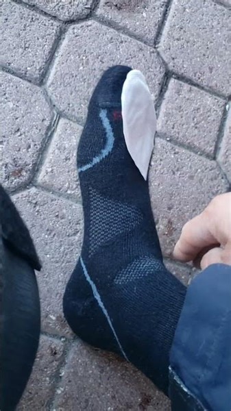 Before you use toe warmers in your ski boot, watch this video!