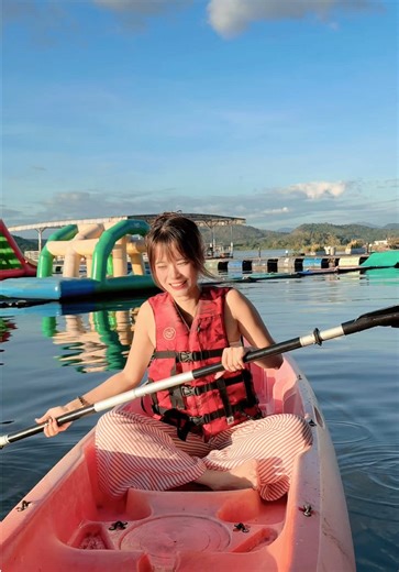 လှေလှော်မယ် လို့ ချစ်သူကို ခေါက်နေတာ🤭🩷