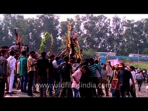 Crowd gathers for Visarjan of Durga Maa: Delhi Durgotshav