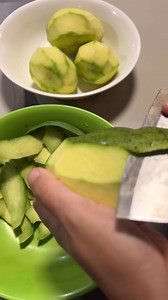 17K views · 44 reactions | 2025 na di pa rin marunong magbalat ng indian mango | Eatery | Facebook