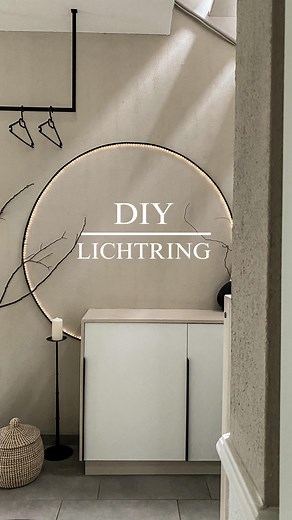 Nadja Kubath on Instagram: "DIY-WANDLEUCHTE Eines meiner liebsten DIY’s aus dem neu gestalteten Flur. Die Wand war mir persönlich doch etwas zu clean. Ich brauchte noch einen Lichtblick. .................................................................................. 𝐅𝐫𝐚𝐠𝐞…!? Wie seht ihr das? Muss Design immer gleich teuer sein? .................................................................................. #hausnr_8 #leuchten #wohnen #flur #flurdeko #diy #minimalinterior #interior #d