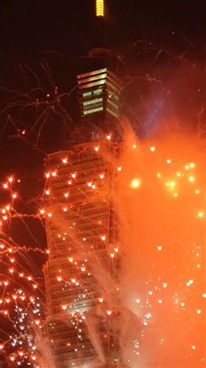 台北101國慶煙火爆炸好看！1分鐘帶你看完雙十夜空最美光雕煙火秀 Taiwan National Day Fireworks Taipei 101
