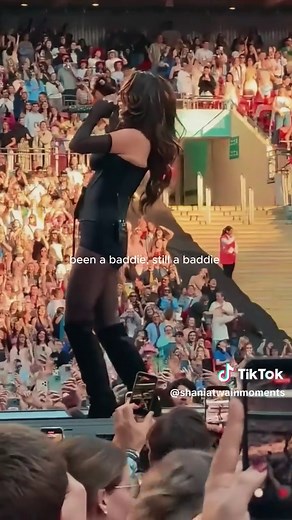 Shania Twain live 2026: Decades later and still a baddie
