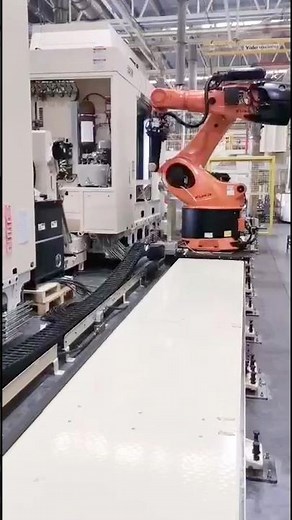 ⚙ Robot Track Motion Test with KUKA Integration#evsrobot #track #rail #factoryautomation #robot