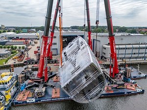 World's largest sloop (85m) turned over | Project 410 | timelapse