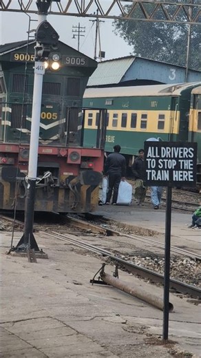 GEU-40 4500HP Locomotive 💯👍 #viral #shorts