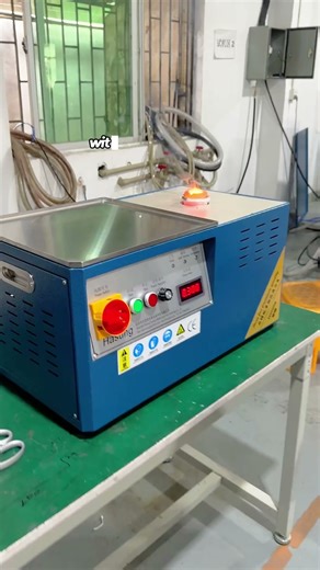 Desktop gold melting machine – compact yet powerful, ideal for jewelry studios and small workshops.