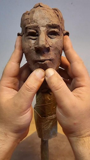 Chaque geste transforme la sculpture #sculpture #clayart #artinprogress #facechange #handmade #miniaturesculpture #transformationdargile #émotionsenargile #faitmain #visageenmouvement #argile #créationartistique | Albert Arutinyan