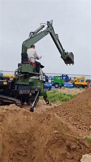 Crawler truck-mounted excavation, soil and sand transport truck, digging tool, crawler transport