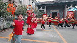 41 reactions | 拾Adrian, a Canadian expat, will spend his 10th #SpringFestival in #Zhongshan. Recently, he visited the city's Shengshi village, where he enjoyed stunning dragon and phoenix dances to welcome the #YearOfTheDragon. #ZhongshanCulture #SpringFestivalinZhongshan | This is Zhongshan | Facebook
