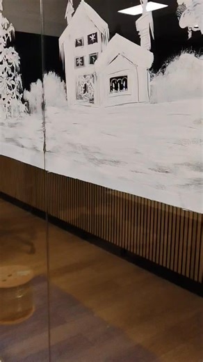 Painted side of the panels at Alpha Surveillance w/ Penny La Madrid :) (thank you, lady for your invitation and sweet support of my artwork!!) #Varigatedwhitewindowsplash #windowpainting #holidaywindows #whitewindowpainting #christmaswindowpainting | Holiday Window Painter