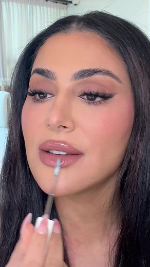 Lip Tutorial using Huda Beauty Products