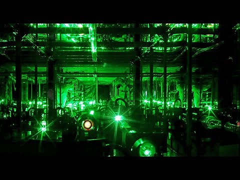 光を撮る 「レーザーで未来を切り開く」関西光科学研究所