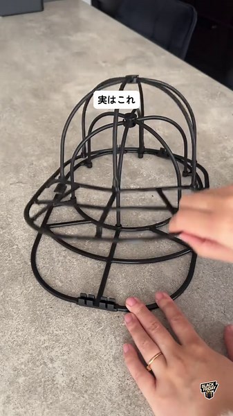 帽子って洗いにくくてついつい放置しがちだけど、これがあれば型崩れせず洗えてそのまま干せるから便利すぎる😆✨ ワイヤーの組み立ても簡単にできたよ！ #ブラックフライデー #TikTokShopこれ買い #帽子ネット
