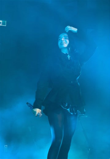 Poppy Live Performance of 'From Me to U' in Sydney