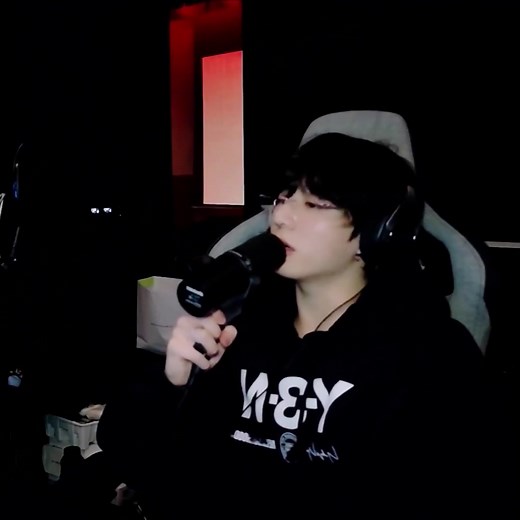 jungkook singing "life goes on"... ♡ | Bangtan PH