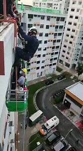 [Height Rescue Operation @ 104 Teck Whye Lane] At about 5:30 p.m. today (30 Sep), SCDF was activated for a height rescue incident involving a worker who was stranded on a gondola between the 8th and 9th floor at the abovementioned location. SCDF firefighters from Bukit Batok Fire Station were the first to arrive and proceeded to the rooftop to assess the gondola's stability and the condition of the worker on the gondola. Specialists from the elite Disaster Assistance and Rescue Team (DART) also 